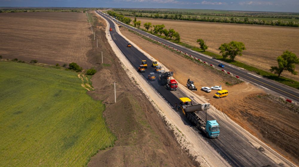 На участке капремонта трассы Р-280 «Новороссия» в ДНР приступили к устройству слоев дорожной одежды На участке капремонта трассы Р-280 «Новороссия» в ДНР приступили к устройству слоев дорожной одежды