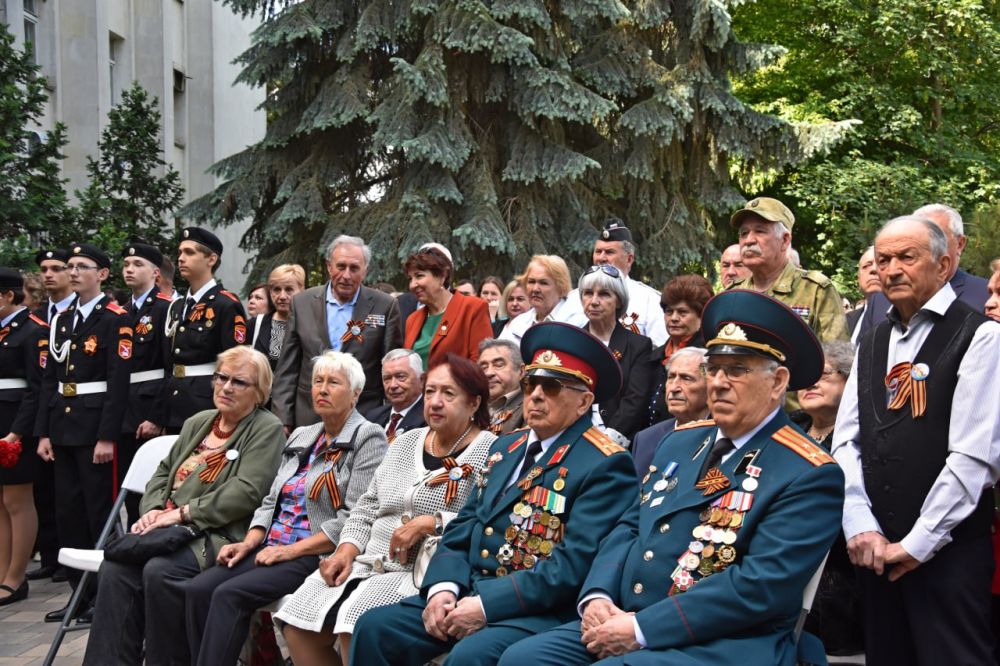 В Симферополе открыли обновлённую Доску памяти «Ваш подвиг бессмертен» В Симферополе открыли обновлённую Доску памяти «Ваш подвиг бессмертен»