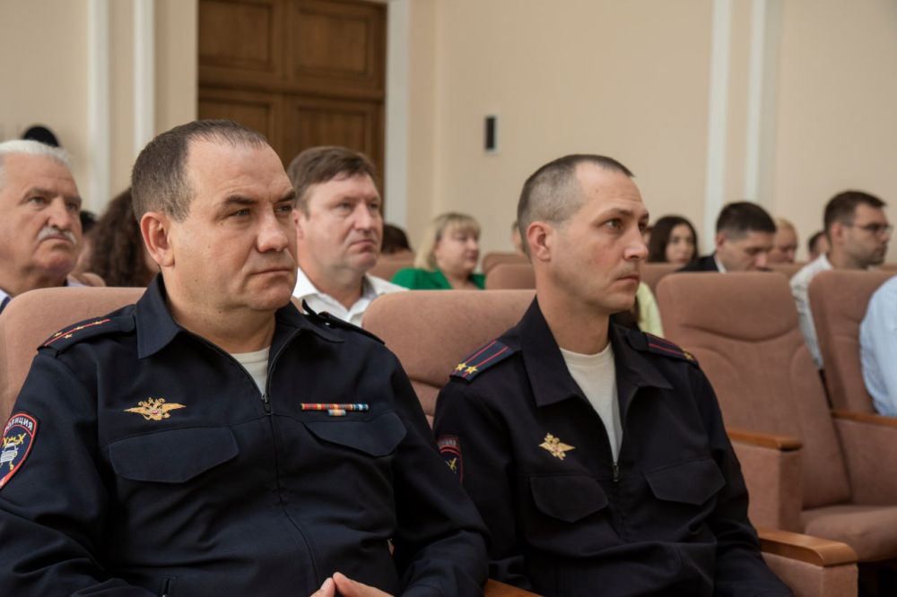 В Симферополе состоялось оперативно-хозяйственное совещание, в ходе которого руководители структурных подразделений отчитались о проделанной работе В Симферополе состоялось оперативно-хозяйственное совещание, в ходе которого руководители структурных подразделений отчитались о проделанной работе