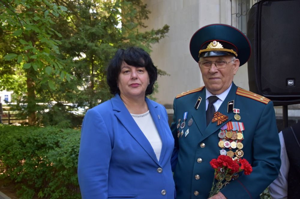 В Симферополе открыли обновлённую Доску памяти «Ваш подвиг бессмертен» В Симферополе открыли обновлённую Доску памяти «Ваш подвиг бессмертен»