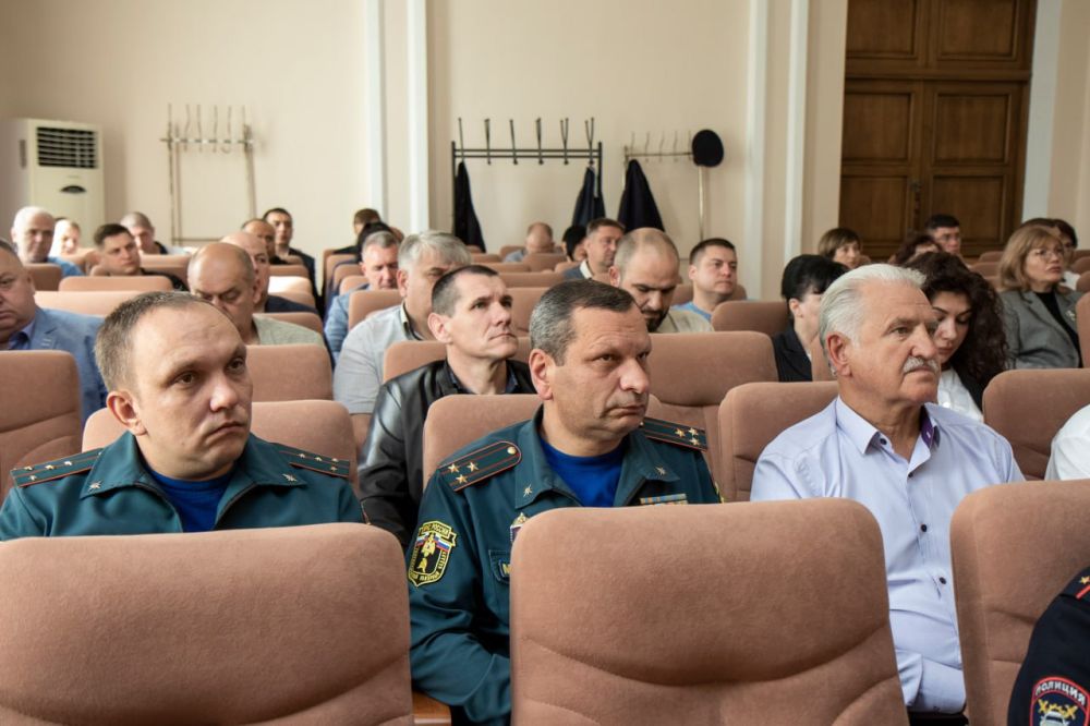 В Симферополе состоялось оперативно-хозяйственное совещание, в ходе которого руководители структурных подразделений отчитались о проделанной работе В Симферополе состоялось оперативно-хозяйственное совещание, в ходе которого руководители структурных подразделений отчитались о проделанной работе
