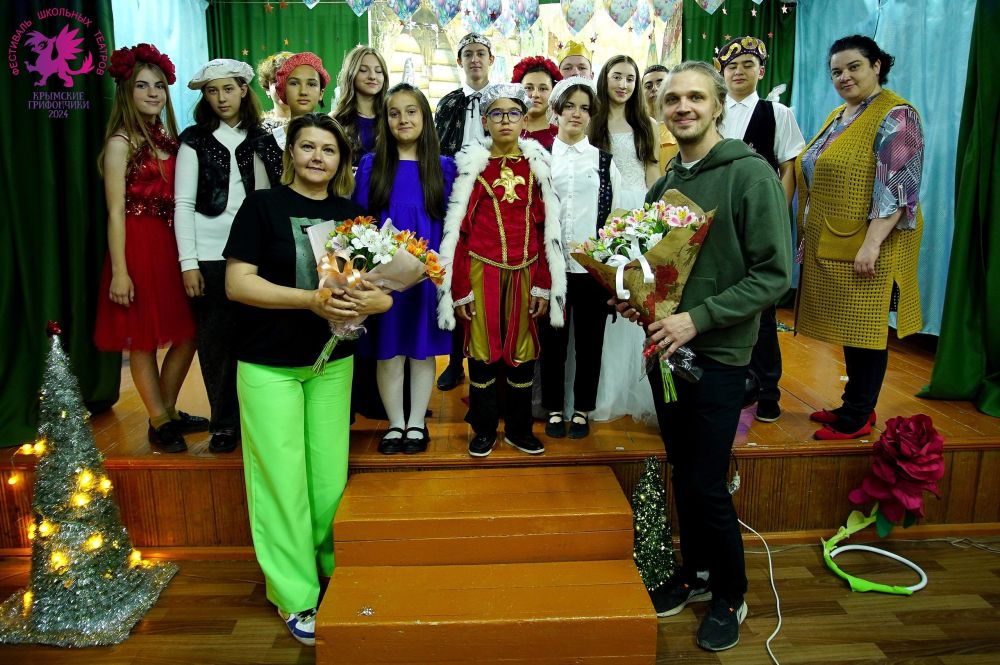 Валентина Лаврик: Фестиваль школьных театров «Крымские грифончики» Валентина Лаврик: Фестиваль школьных театров «Крымские грифончики»