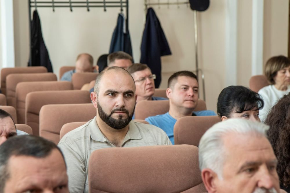 В Симферополе состоялось оперативно-хозяйственное совещание, в ходе которого руководители структурных подразделений отчитались о проделанной работе В Симферополе состоялось оперативно-хозяйственное совещание, в ходе которого руководители структурных подразделений отчитались о проделанной работе