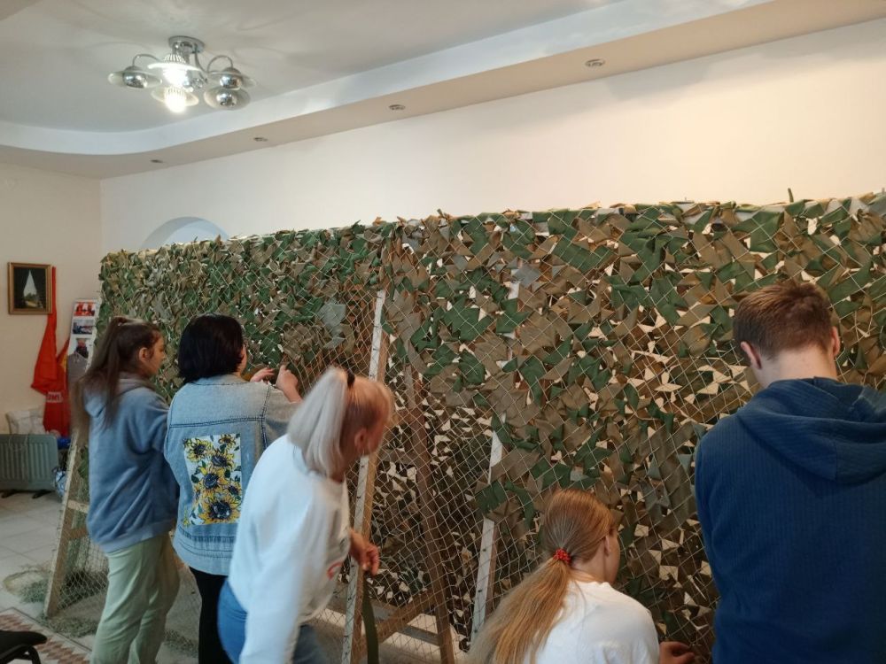 Студенты Керченского медколледжа им. . . етровой собрали очередную партию гуманитарной помощи в зону СВО Студенты Керченского медколледжа им. . . етровой собрали очередную партию гуманитарной помощи в зону СВО