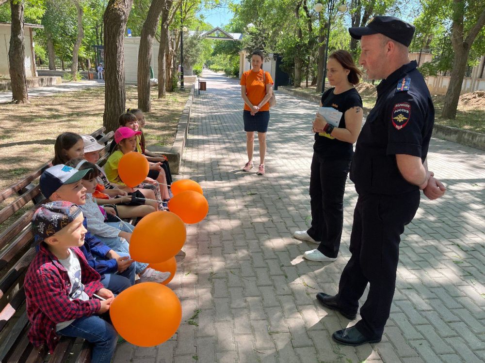 В Евпатории полицейские приняли участие в открытии символичной стелы «Живи», посвящённой пропавшим детям В Евпатории полицейские приняли участие в открытии символичной стелы «Живи», посвящённой пропавшим детям
