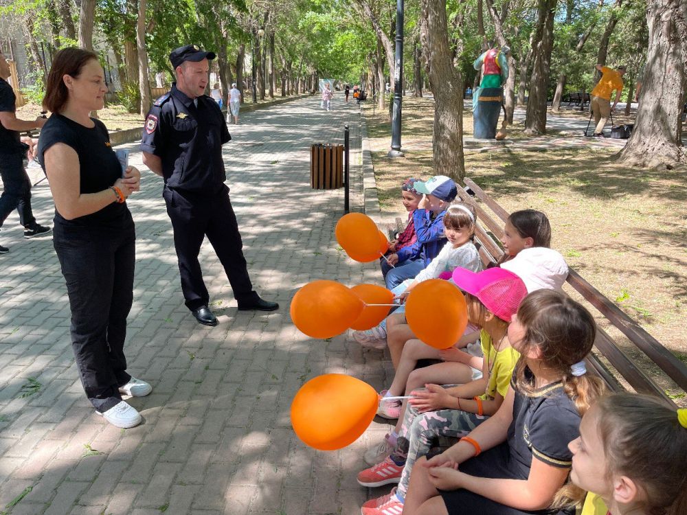 В Евпатории полицейские приняли участие в открытии символичной стелы «Живи», посвящённой пропавшим детям В Евпатории полицейские приняли участие в открытии символичной стелы «Живи», посвящённой пропавшим детям