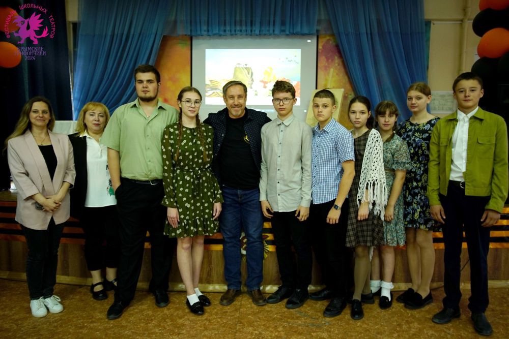 Валентина Лаврик: Фестиваль школьных театров «Крымские грифончики» Валентина Лаврик: Фестиваль школьных театров «Крымские грифончики»