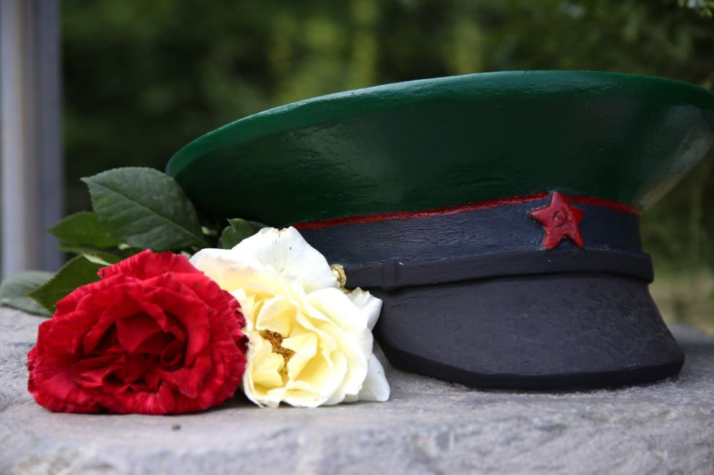 Дмитрий Скобликов: В Бахчисарае на Аллее славы чествовали пограничников Дмитрий Скобликов: В Бахчисарае на Аллее славы чествовали пограничников
