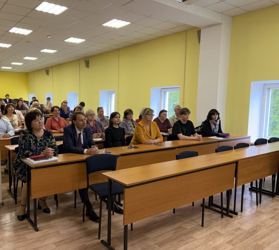 Екатерина Алтабаева: Сегодня вручила Благодарность Председателя Совета Федерации В. . атвиенко коллективу Филиала МГУ в Севастополе за большой вклад в развитие образования и подготовку высококвалифицированных специалистов Екатерина Алтабаева: Сегодня вручила Благодарность Председателя Совета Федерации В. . атвиенко коллективу Филиала МГУ в Севастополе за большой вклад в развитие образования и подготовку высококвалифицированных специалистов