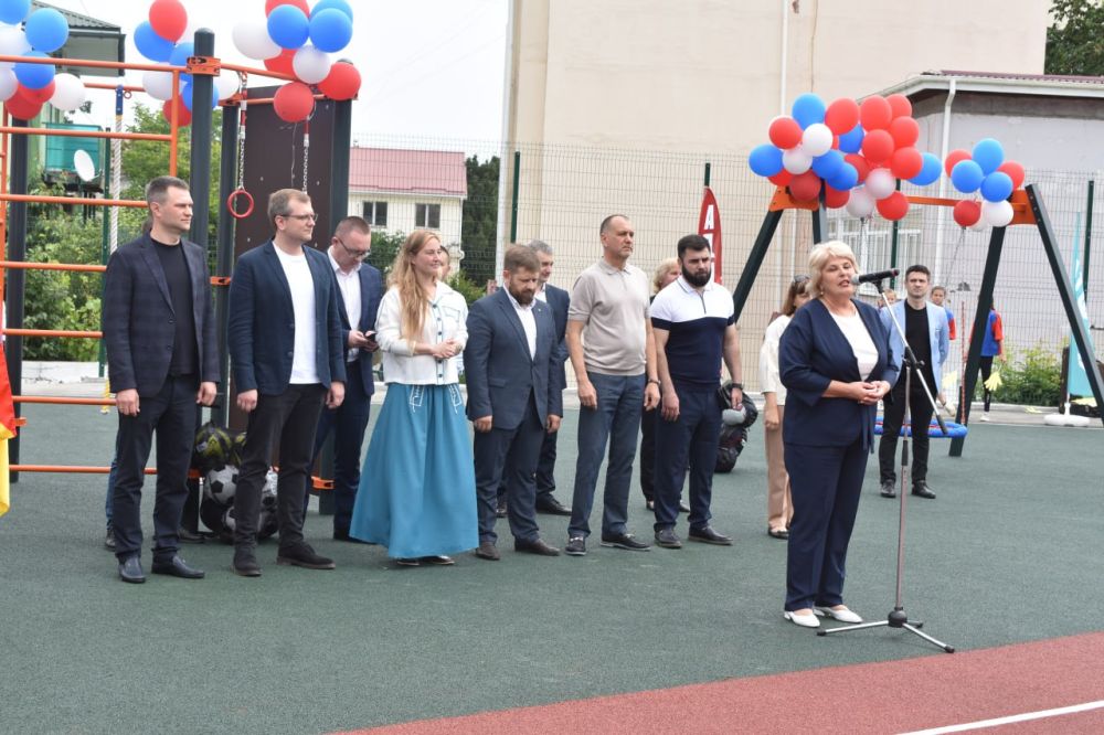 Галина Огнёва: Сегодня состоялось радостное событие, которого учащиеся Маломаякской школы имени Савелия Захаровича Бондаренко ждали в этом году - открытие школьного стадиона Галина Огнёва: Сегодня состоялось радостное событие, которого учащиеся Маломаякской школы имени Савелия Захаровича Бондаренко ждали в этом году - открытие школьного стадиона