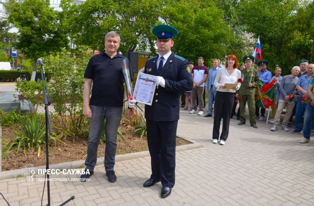 В Евпатории прошло торжественное мероприятие по случаю Дня пограничных войск В Евпатории прошло торжественное мероприятие по случаю Дня пограничных войск