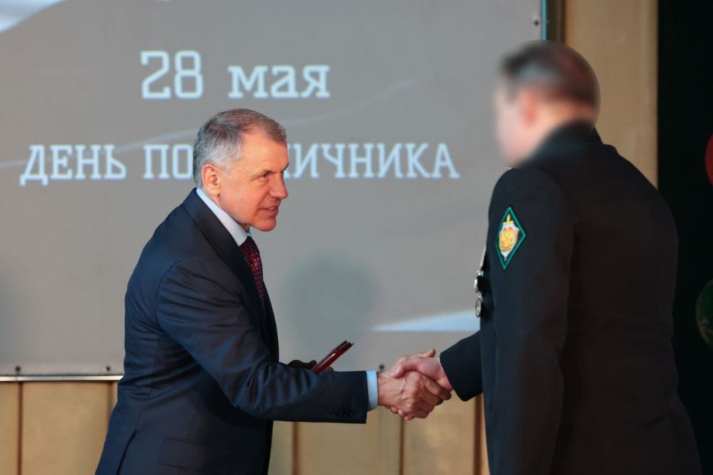 Владимир Константинов: Рад поздравить личный состав и ветеранов Пограничного Управления ФСБ России по Республике Крым с Днём пограничника и вручить заслуженные награды Владимир Константинов: Рад поздравить личный состав и ветеранов Пограничного Управления ФСБ России по Республике Крым с Днём пограничника и вручить заслуженные награды