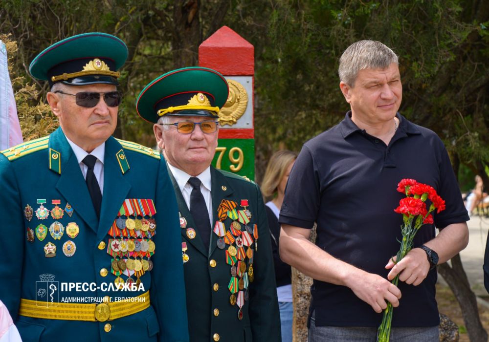 В Евпатории прошло торжественное мероприятие по случаю Дня пограничных войск В Евпатории прошло торжественное мероприятие по случаю Дня пограничных войск