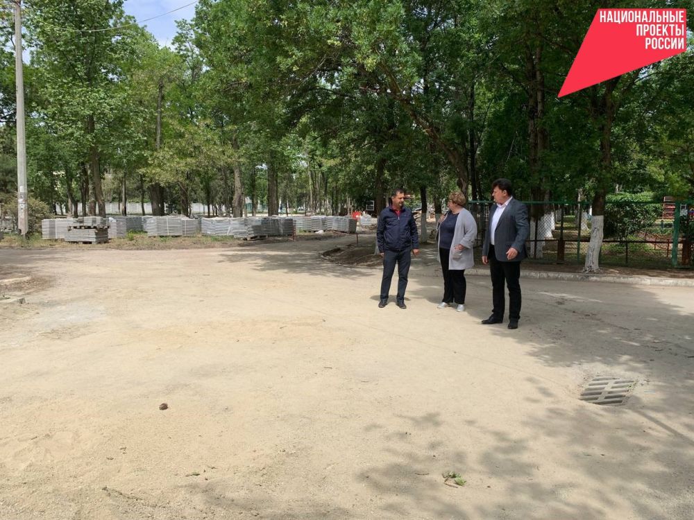 В Армянске активно ведется работа по благоустройству сквера "Малыш", который наверняка станет одним из любимых мест для отдыха с детьми В Армянске активно ведется работа по благоустройству сквера "Малыш", который наверняка станет одним из любимых мест для отдыха с детьми