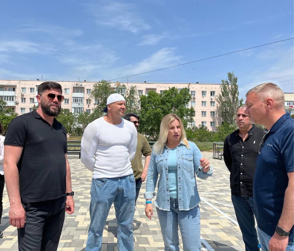 Ольга Торубарова: В ходе рабочей поездки в городской округ Феодосия совместно с главой Администрации города Феодосии Игорем Ткаченко и моими заместителями Сергеем Гниздыло и Шерифом Османовым провели осмотр спортивных объектов города Ольга Торубарова: В ходе рабочей поездки в городской округ Феодосия совместно с главой Администрации города Феодосии Игорем Ткаченко и моими заместителями Сергеем Гниздыло и Шерифом Османовым провели осмотр спортивных объектов города