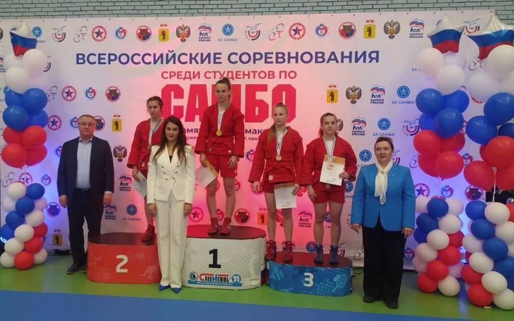Борцы Керченской спортивной школы-интерната в мае пополнили копилку наград: четыре медали с федеральных и Всероссийских соревнований привезли в Крым Борцы Керченской спортивной школы-интерната в мае пополнили копилку наград: четыре медали с федеральных и Всероссийских соревнований привезли в Крым