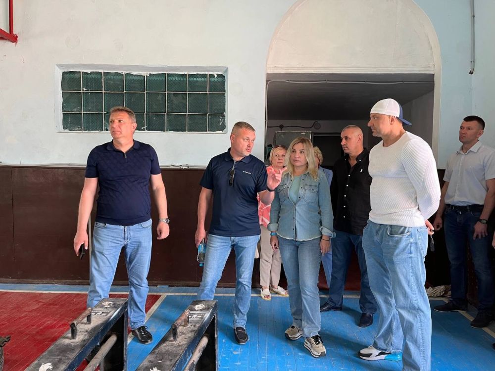 Ольга Торубарова: В ходе рабочей поездки в городской округ Феодосия совместно с главой Администрации города Феодосии Игорем Ткаченко и моими заместителями Сергеем Гниздыло и Шерифом Османовым провели осмотр спортивных объектов города Ольга Торубарова: В ходе рабочей поездки в городской округ Феодосия совместно с главой Администрации города Феодосии Игорем Ткаченко и моими заместителями Сергеем Гниздыло и Шерифом Османовым провели осмотр спортивных объектов города