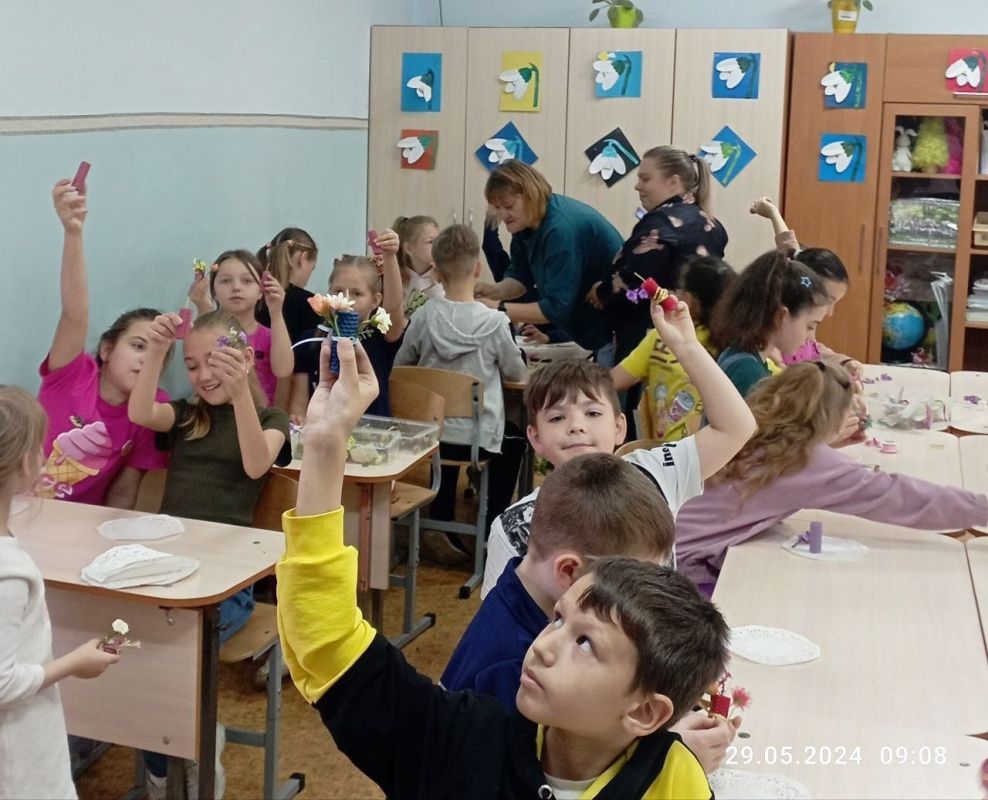Ко Дню защиты детей ГБУ РК "Дом дружбы народов" и Региональный центр народных ремёсел "Орьнек" провели мастер-классы для школьников Ко Дню защиты детей ГБУ РК "Дом дружбы народов" и Региональный центр народных ремёсел "Орьнек" провели мастер-классы для школьников
