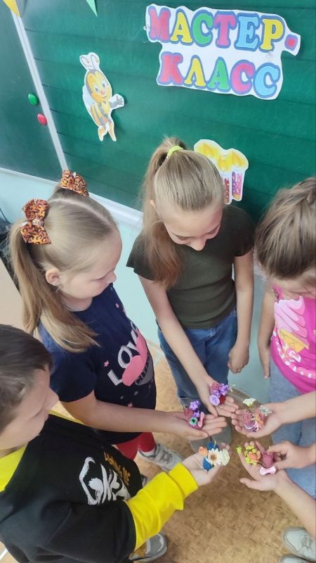 Ко Дню защиты детей ГБУ РК "Дом дружбы народов" и Региональный центр народных ремёсел "Орьнек" провели мастер-классы для школьников Ко Дню защиты детей ГБУ РК "Дом дружбы народов" и Региональный центр народных ремёсел "Орьнек" провели мастер-классы для школьников