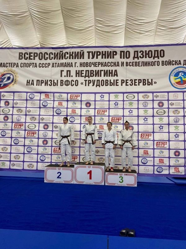 Борцы Керченской спортивной школы-интерната в мае пополнили копилку наград: четыре медали с федеральных и Всероссийских соревнований привезли в Крым Борцы Керченской спортивной школы-интерната в мае пополнили копилку наград: четыре медали с федеральных и Всероссийских соревнований привезли в Крым