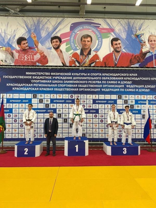 Борцы Керченской спортивной школы-интерната в мае пополнили копилку наград: четыре медали с федеральных и Всероссийских соревнований привезли в Крым Борцы Керченской спортивной школы-интерната в мае пополнили копилку наград: четыре медали с федеральных и Всероссийских соревнований привезли в Крым
