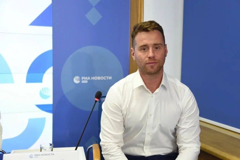 Ольга Торубарова: Совместно с президентом Федерации хоккея Республики Крым Игорем Савутиным, директором филиала Союза... Ольга Торубарова: Совместно с президентом Федерации хоккея Республики Крым Игорем Савутиным, директором филиала Союза...