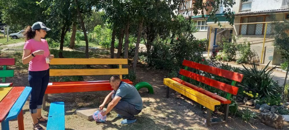 Александр Овдиенко: Сотрудники структульных подразделений администрации города, Отделов и Управлений, команда Управления газового хозяйства города в эти дни внесли свой вклад в уборке и наведении порядка на некоторых детских площадках города Александр Овдиенко: Сотрудники структульных подразделений администрации города, Отделов и Управлений, команда Управления газового хозяйства города в эти дни внесли свой вклад в уборке и наведении порядка на некоторых детских площадках города