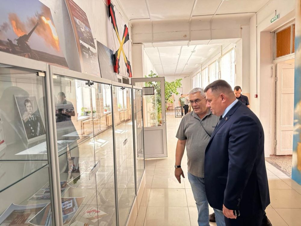 Юрий Нестеренко: Осмотрел комнату боевой славы 147-го гвардейского самоходно-артиллерийского Симферопольского Краснознамённого, орденов Суворова, Кутузова и Александра Невского полка в СОШ №5, которая носит гордое название в его честь Юрий Нестеренко: Осмотрел комнату боевой славы 147-го гвардейского самоходно-артиллерийского Симферопольского Краснознамённого, орденов Суворова, Кутузова и Александра Невского полка в СОШ №5, которая носит гордое название в его честь