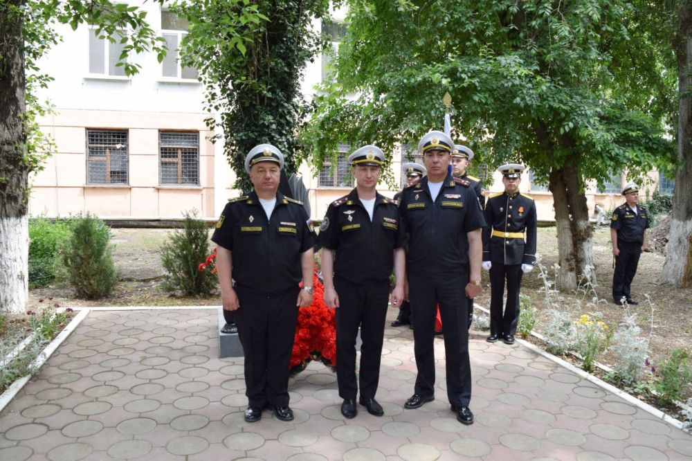 В Феодосии почтили память юных партизан и подпольщиков В Феодосии почтили память юных партизан и подпольщиков