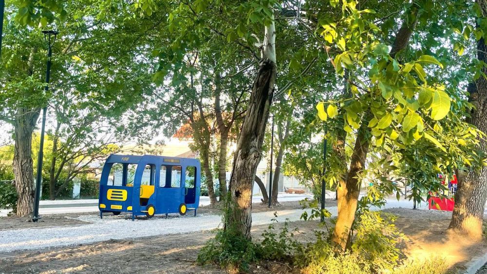 Рустем Аметов: Вместе с главой администрации города Валентиной Варава осмотрели ход работ по благоустройству сквера, расположенного по улице Гагарина Рустем Аметов: Вместе с главой администрации города Валентиной Варава осмотрели ход работ по благоустройству сквера, расположенного по улице Гагарина