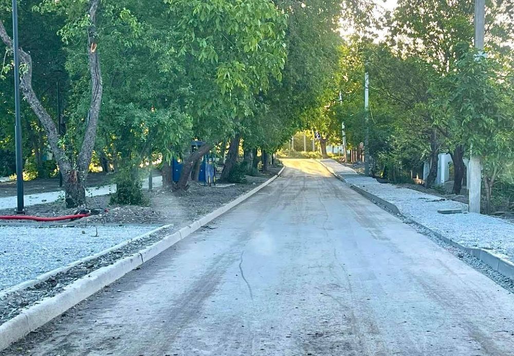 Рустем Аметов: Вместе с главой администрации города Валентиной Варава осмотрели ход работ по благоустройству сквера, расположенного по улице Гагарина Рустем Аметов: Вместе с главой администрации города Валентиной Варава осмотрели ход работ по благоустройству сквера, расположенного по улице Гагарина