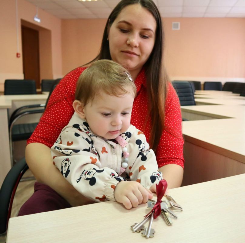 Инна Федоренко: Вручила ключи от квартир четырем жителям Джанкойского района: три квартиры в пгт Вольное и одна – в с. айском Инна Федоренко: Вручила ключи от квартир четырем жителям Джанкойского района: три квартиры в пгт Вольное и одна – в с. айском