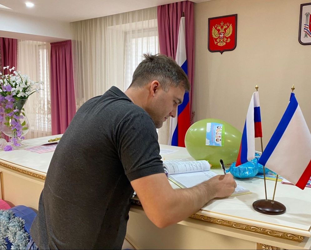 В Симферопольском районном отделе ЗАГС в преддверии Международного дня защиты детей зарегистрировано рождение шестисотого ребёнка с начала 2024 года В Симферопольском районном отделе ЗАГС в преддверии Международного дня защиты детей зарегистрировано рождение шестисотого ребёнка с начала 2024 года
