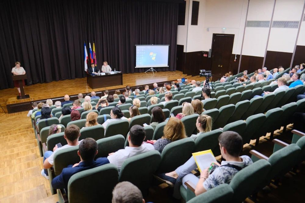 Янина Павленко: Очередное оперативно-хозяйственное совещание Янина Павленко: Очередное оперативно-хозяйственное совещание