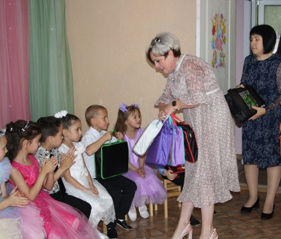 Ольга Урайкина: Совместно с главой Плодовского сельского поселения Анастасией Ярошенко присутствовала на выпускном утреннике в подготовительной группе детского сада «Березка» села Брянское Ольга Урайкина: Совместно с главой Плодовского сельского поселения Анастасией Ярошенко присутствовала на выпускном утреннике в подготовительной группе детского сада «Березка» села Брянское