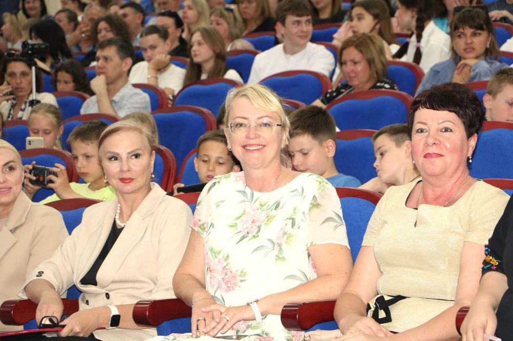 Ирина Кивико поздравила победителей фестиваля детского творчества «Крымский вундеркинд-2024» в номинации «Юный финансист» Ирина Кивико поздравила победителей фестиваля детского творчества «Крымский вундеркинд-2024» в номинации «Юный финансист»