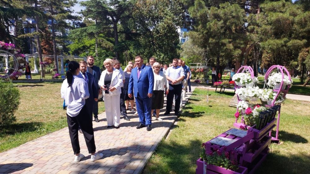 Галина Огнёва: Выставка «Цветущая Алушта» в Приморском парке Галина Огнёва: Выставка «Цветущая Алушта» в Приморском парке