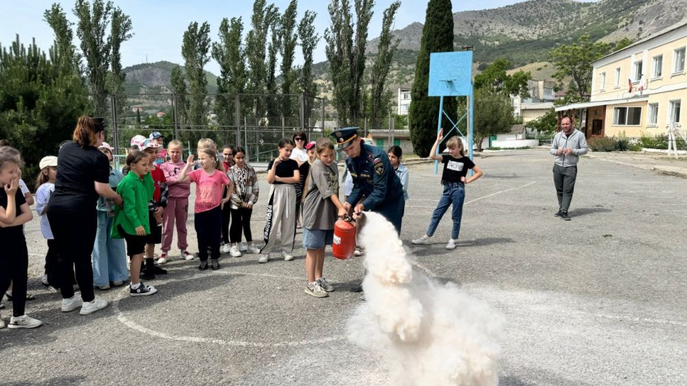 Безопасные каникулы с МЧС России Безопасные каникулы с МЧС России
