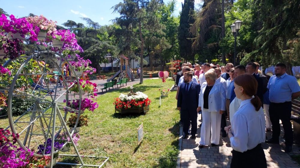 Галина Огнёва: Выставка «Цветущая Алушта» в Приморском парке Галина Огнёва: Выставка «Цветущая Алушта» в Приморском парке