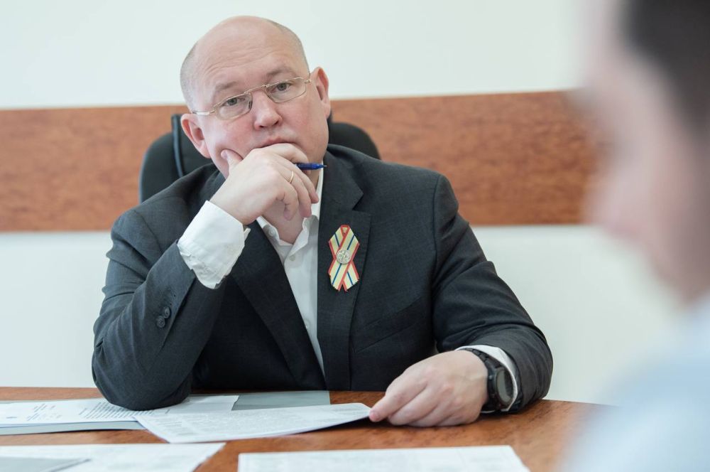 Михаил Развожаев: Сегодня в приемной Президента Российской Федерации в Севастополе провел личный прием граждан по поручению Президента Российской Федерации Владимира Владимировича Путина Михаил Развожаев: Сегодня в приемной Президента Российской Федерации в Севастополе провел личный прием граждан по поручению Президента Российской Федерации Владимира Владимировича Путина