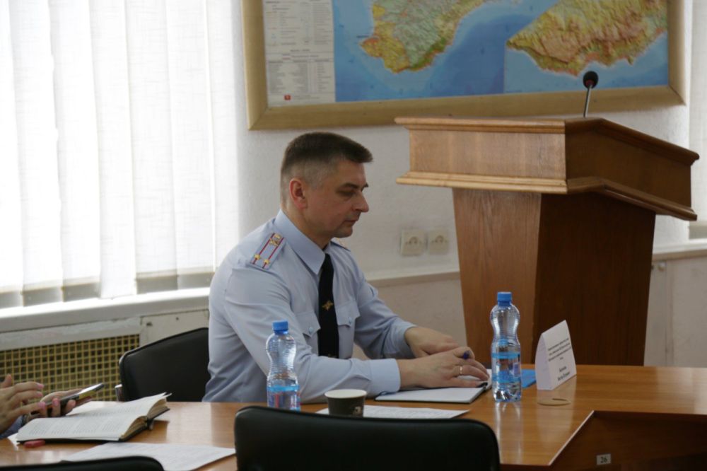 Сотрудники МВД по Республике Крым приняли участие в заседании круглого стола «О межведомственном взаимодействии субъектов профилактики безнадзорности и правонарушений несовершеннолетних» Сотрудники МВД по Республике Крым приняли участие в заседании круглого стола «О межведомственном взаимодействии субъектов профилактики безнадзорности и правонарушений несовершеннолетних»
