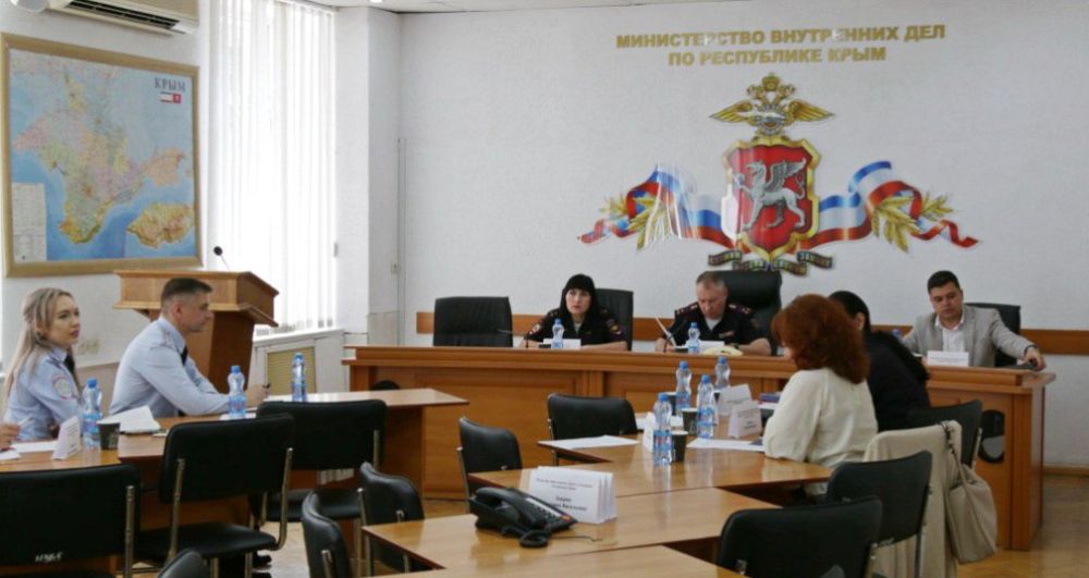 Сотрудники МВД по Республике Крым приняли участие в заседании круглого стола «О межведомственном взаимодействии субъектов профилактики безнадзорности и правонарушений несовершеннолетних» Сотрудники МВД по Республике Крым приняли участие в заседании круглого стола «О межведомственном взаимодействии субъектов профилактики безнадзорности и правонарушений несовершеннолетних»