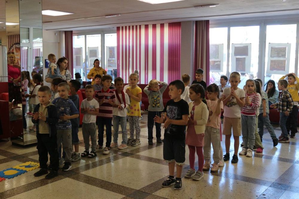 31 мая во Дворце детского и юношеского творчества прошел фестиваль «Дворец счастливых семей», приуроченный к Году семьи и Международному дню защиты детей 31 мая во Дворце детского и юношеского творчества прошел фестиваль «Дворец счастливых семей», приуроченный к Году семьи и Международному дню защиты детей