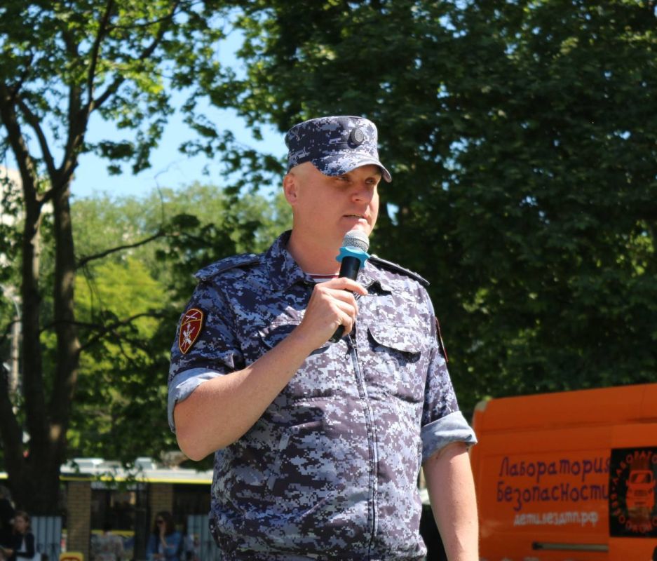 31 мая во Дворце детского и юношеского творчества прошел фестиваль «Дворец счастливых семей», приуроченный к Году семьи и Международному дню защиты детей 31 мая во Дворце детского и юношеского творчества прошел фестиваль «Дворец счастливых семей», приуроченный к Году семьи и Международному дню защиты детей