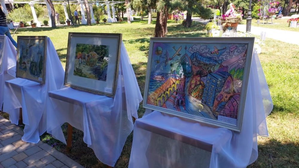 Галина Огнёва: Выставка «Цветущая Алушта» в Приморском парке Галина Огнёва: Выставка «Цветущая Алушта» в Приморском парке
