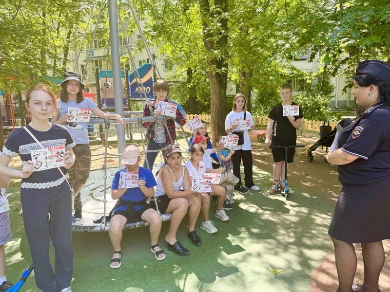 В Севастополе сотрудники Госавтоинспекции совместно с инспекторами ПДН проводят во дворах и парках инструктажи для детей и взрослых В Севастополе сотрудники Госавтоинспекции совместно с инспекторами ПДН проводят во дворах и парках инструктажи для детей и взрослых