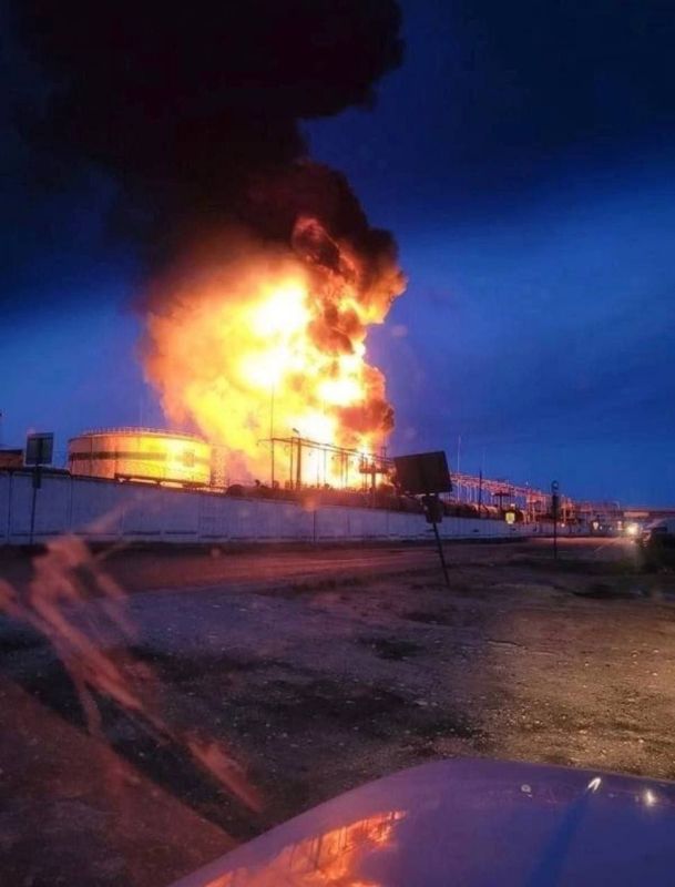 Сообщается, что для ночного удара по нефтебазе в Темрюке Краснодарского края ВСУ использовали не только беспилотники, но и ПКР "Нептун", адаптированные для стрельбы по наземным целям Сообщается, что для ночного удара по нефтебазе в Темрюке Краснодарского края ВСУ использовали не только беспилотники, но и ПКР "Нептун", адаптированные для стрельбы по наземным целям