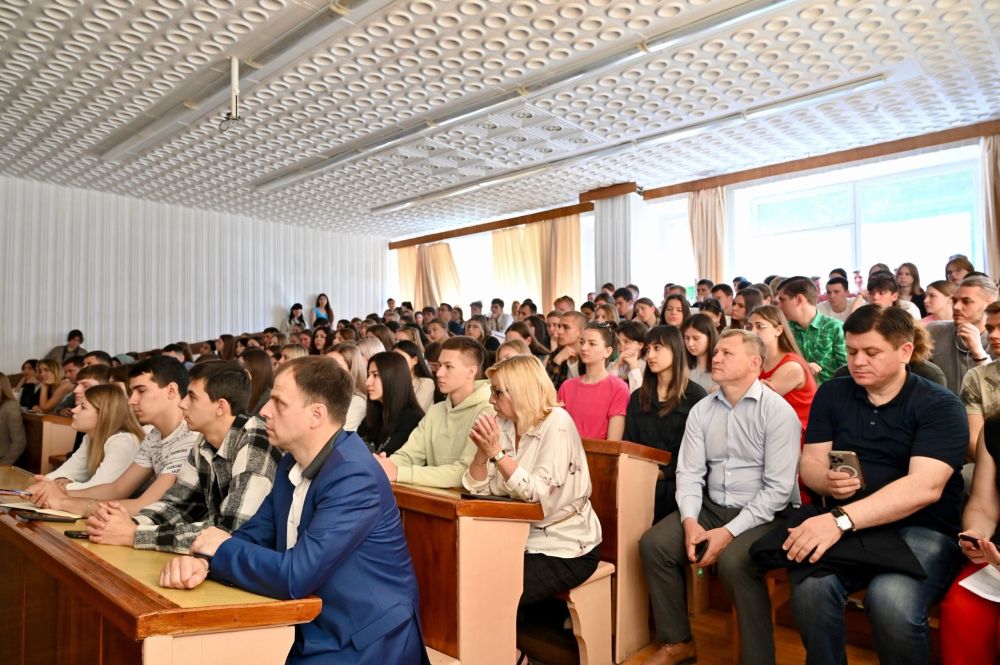 Со студентами Института экономики и управления обсудили проект программы развития Республики Крым до 2036 года Со студентами Института экономики и управления обсудили проект программы развития Республики Крым до 2036 года