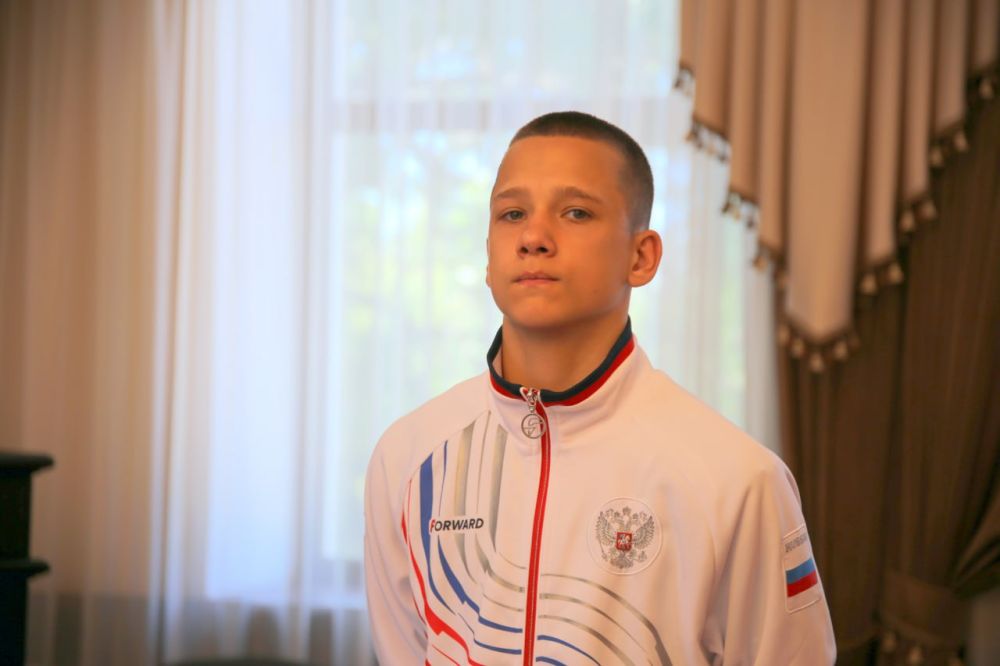 Дмитрий Скобликов: Поздравили юного боксера и тренера ДЮСШ за вклад в спортивную культуру города и района Дмитрий Скобликов: Поздравили юного боксера и тренера ДЮСШ за вклад в спортивную культуру города и района