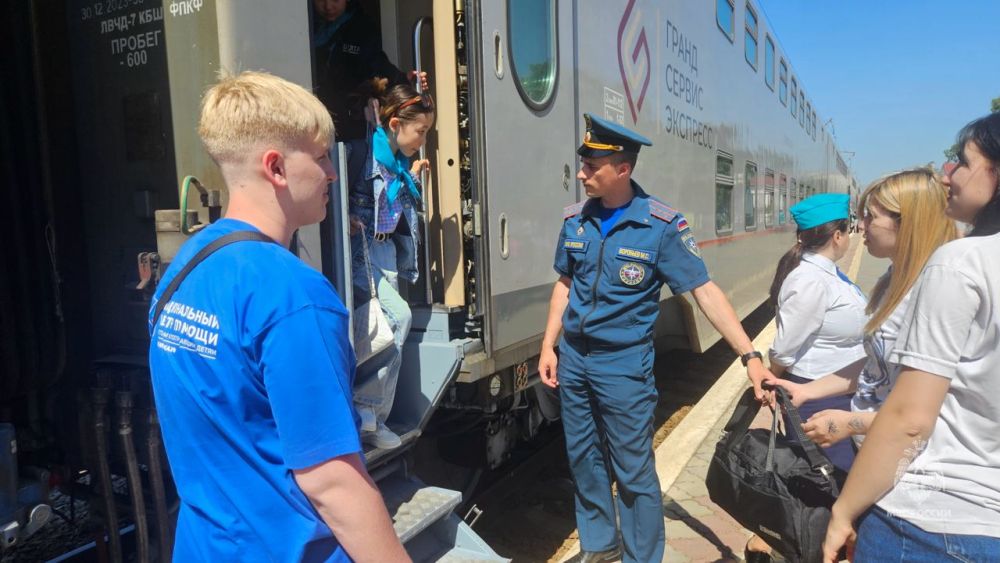 В Крым на отдых приехали дети из наиболее пострадавших от подтоплений регионов России В Крым на отдых приехали дети из наиболее пострадавших от подтоплений регионов России